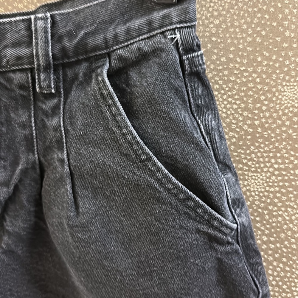 🔥🔥🔥NEW Topshop Black Pleated High Waisted Jean Shorts - Picture 7 of 9